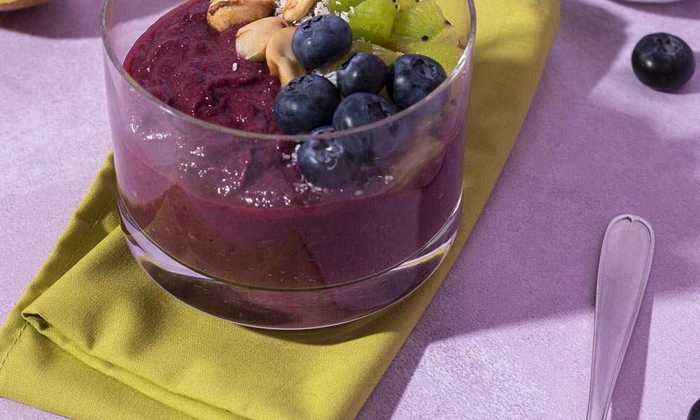 what does acai taste like